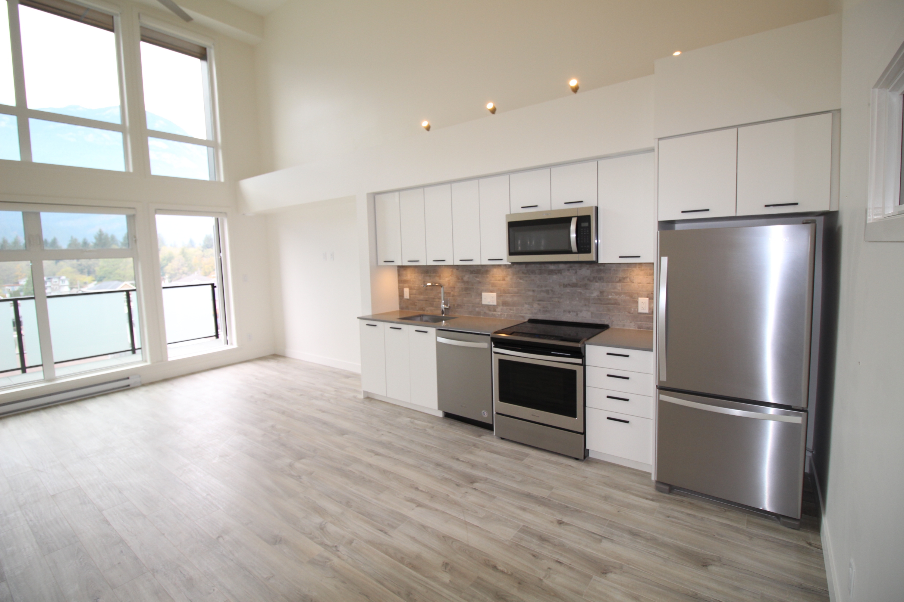 603 38013 Third Avenue - 1