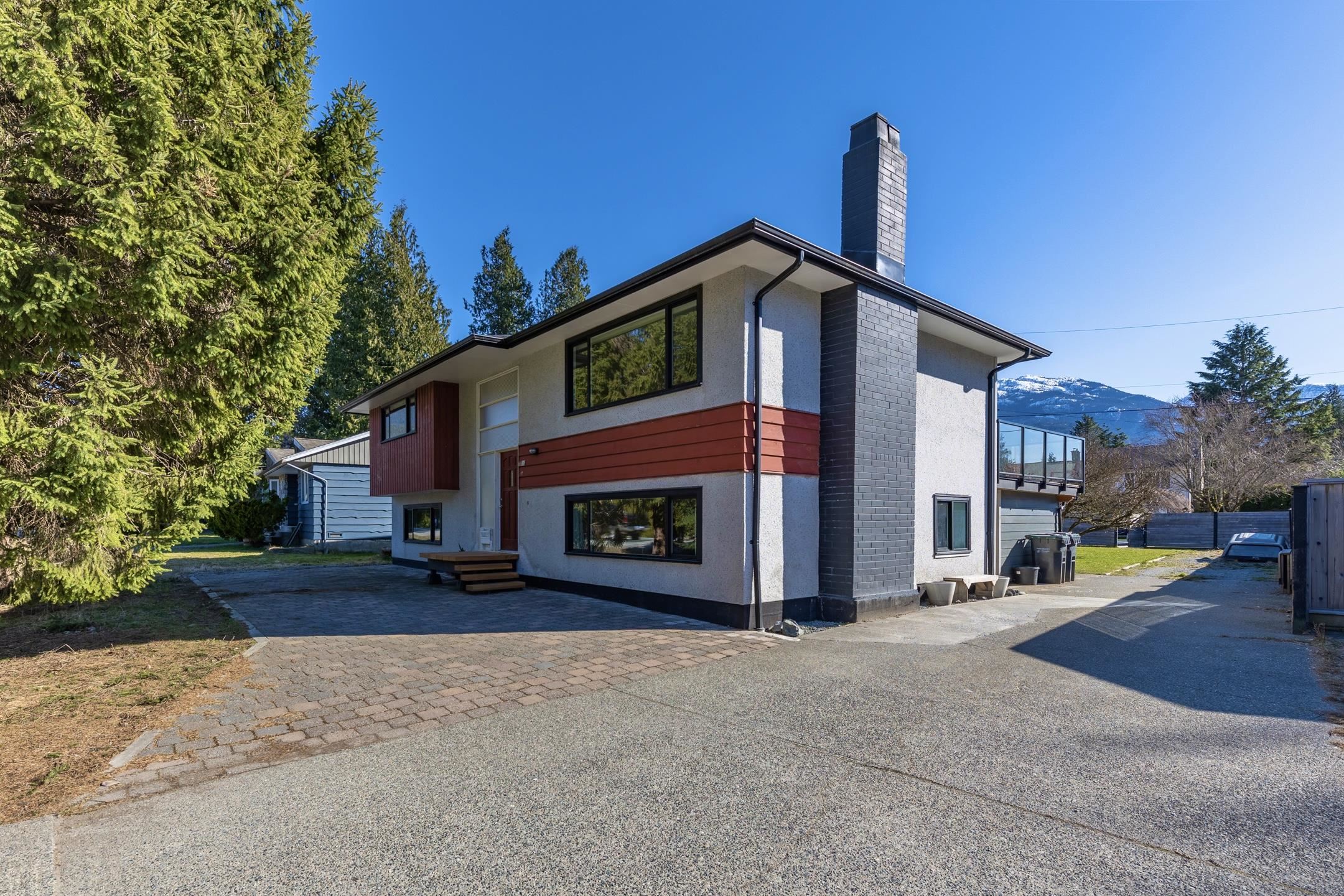 2000 Garibaldi Way - 1