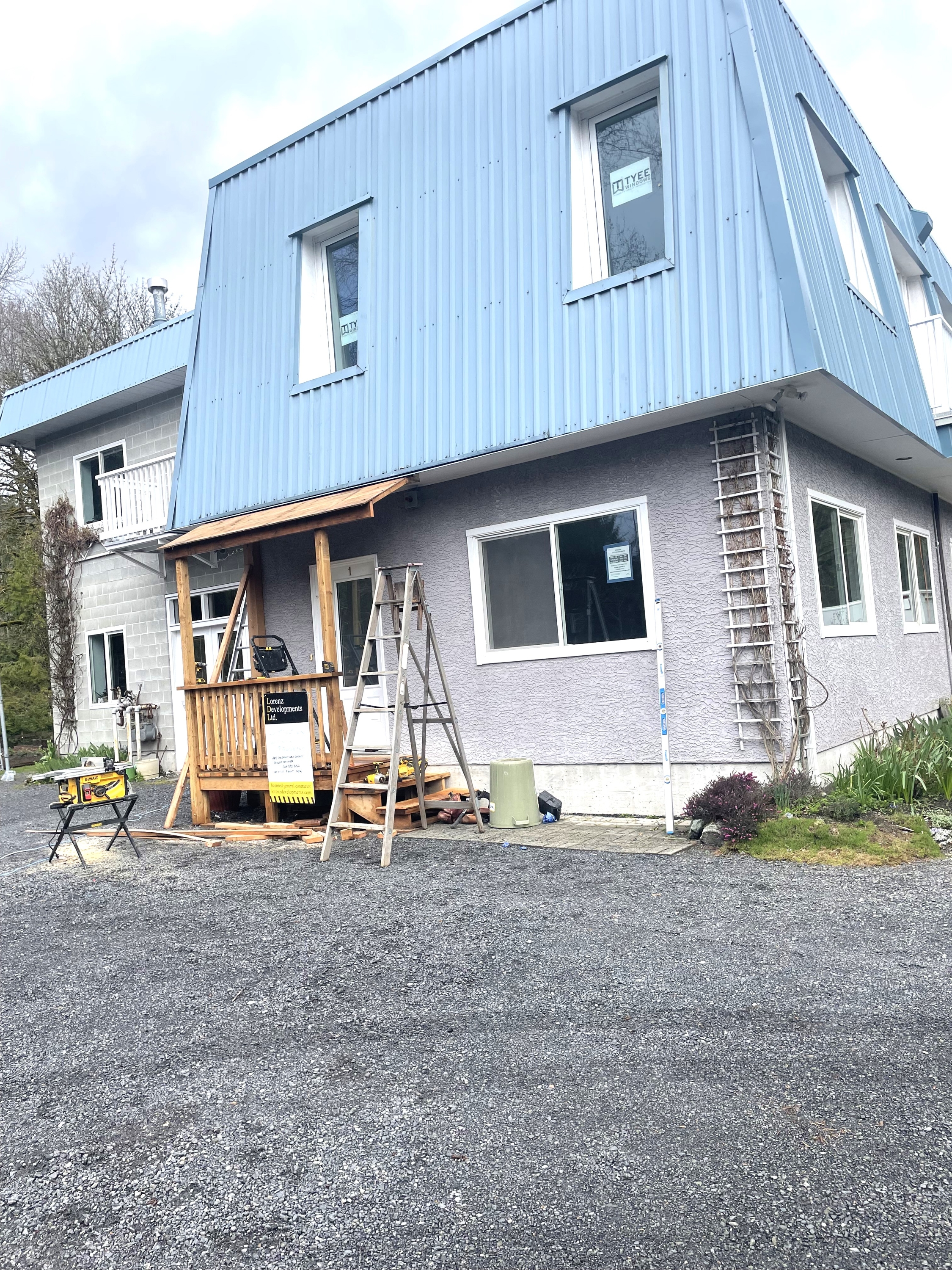 #1 2557 Mamquam Rd - 1
